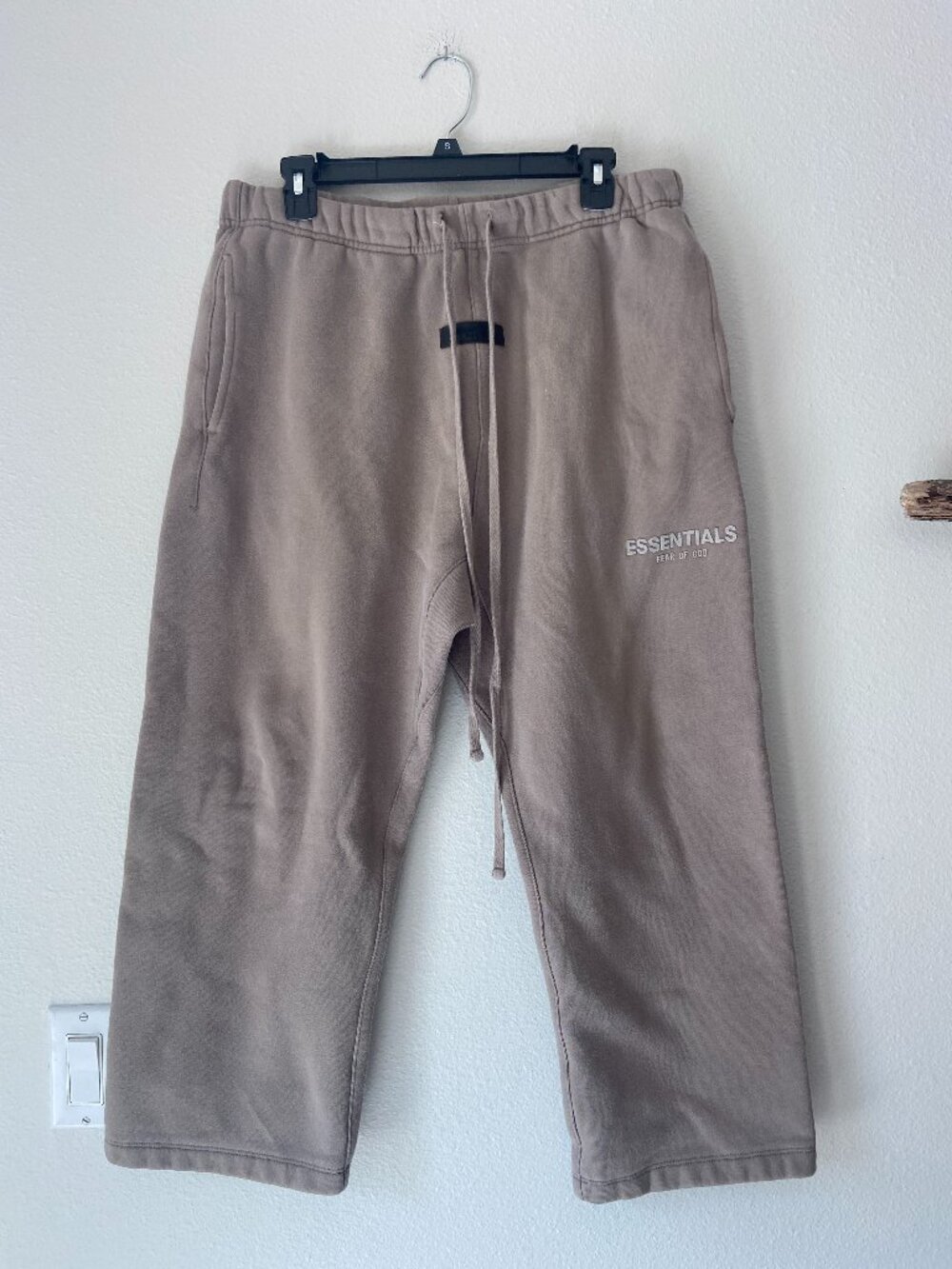 ESSENTIALS FEAR OF GOD TAUPE CROP SWEATPANTS SZ L
